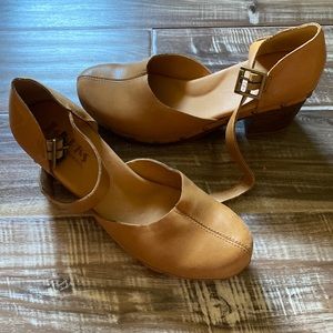Korks tan heels